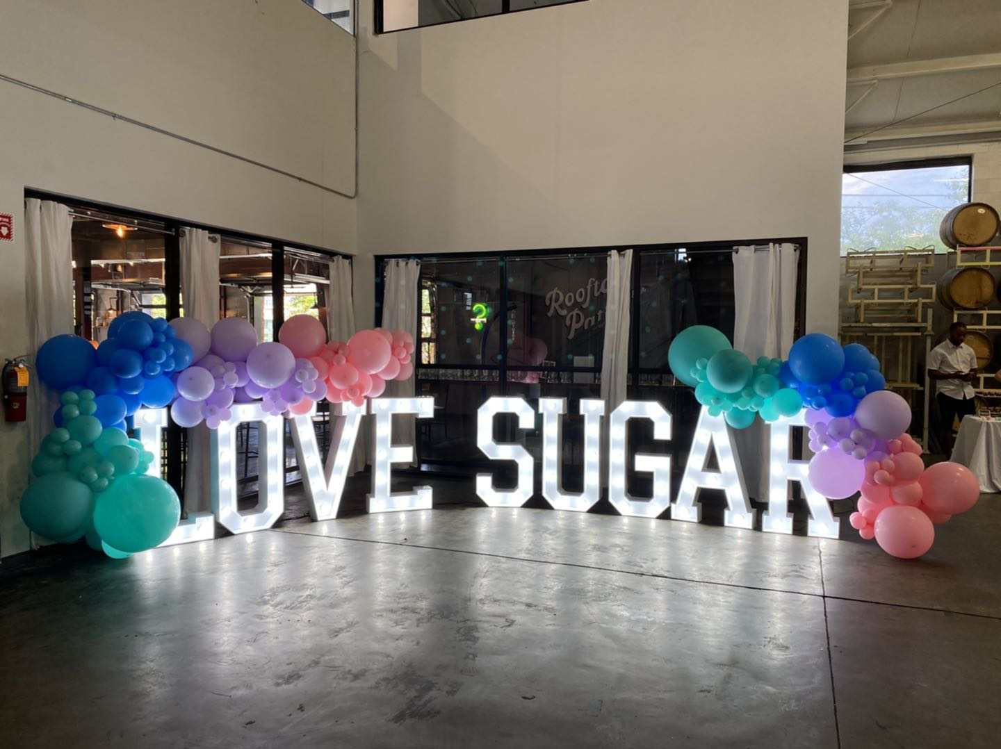 LOVE SUGAR XXL Leuchtbuchstabe U