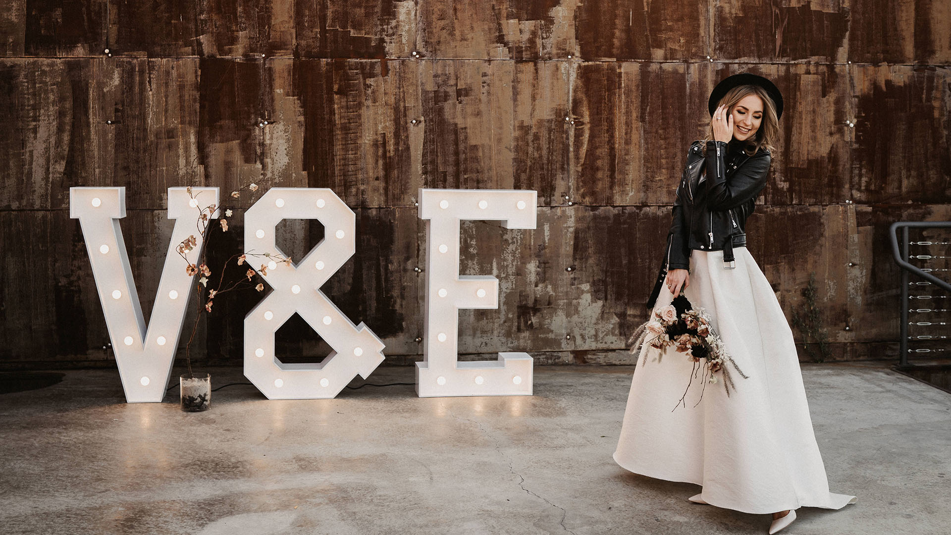 V & E XXL Leuchtbuchstabe E